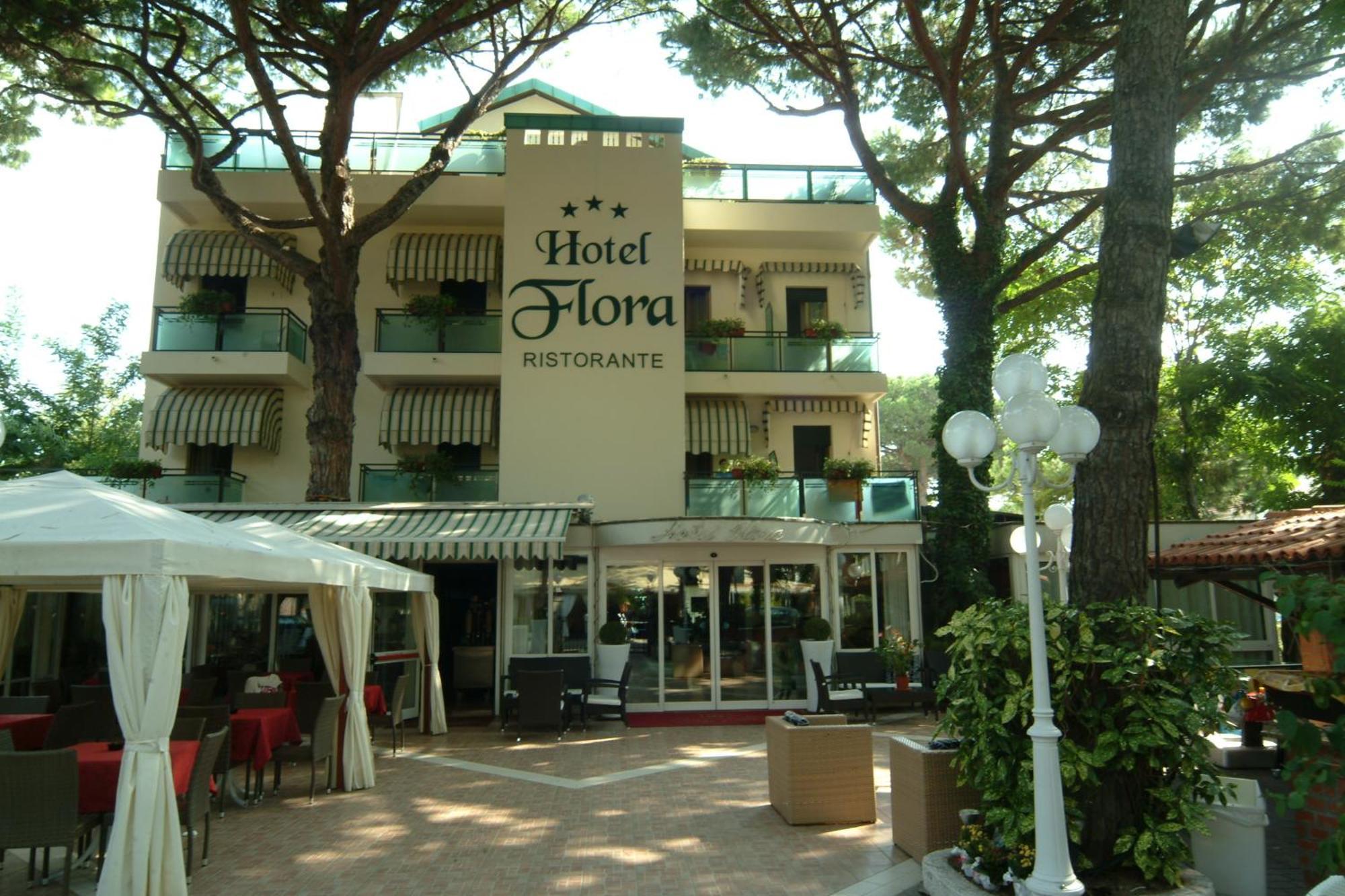 Hotel Flora Мілано-Маріттіма Екстер'єр фото