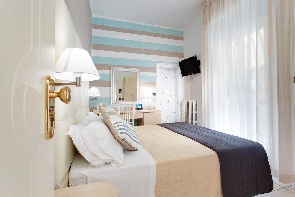 Hotel Flora Мілано-Маріттіма Екстер'єр фото